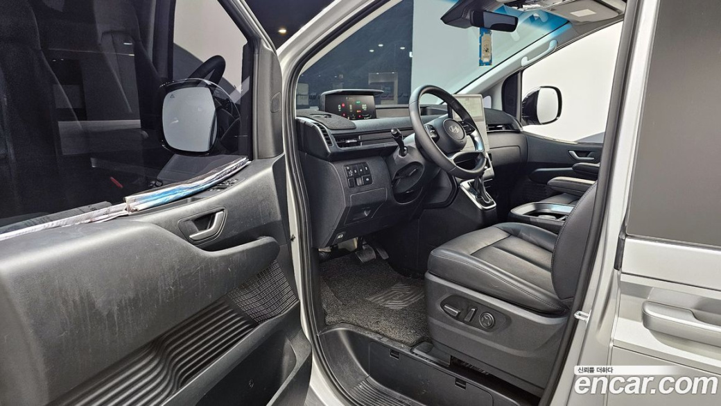 Hyundai Staria Cargo 5-Seater, 2025