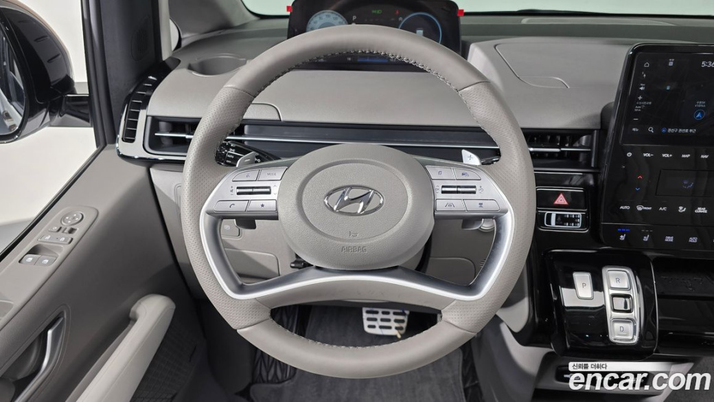 Hyundai Staria 4WD Lounge 9-Seater, 2023
