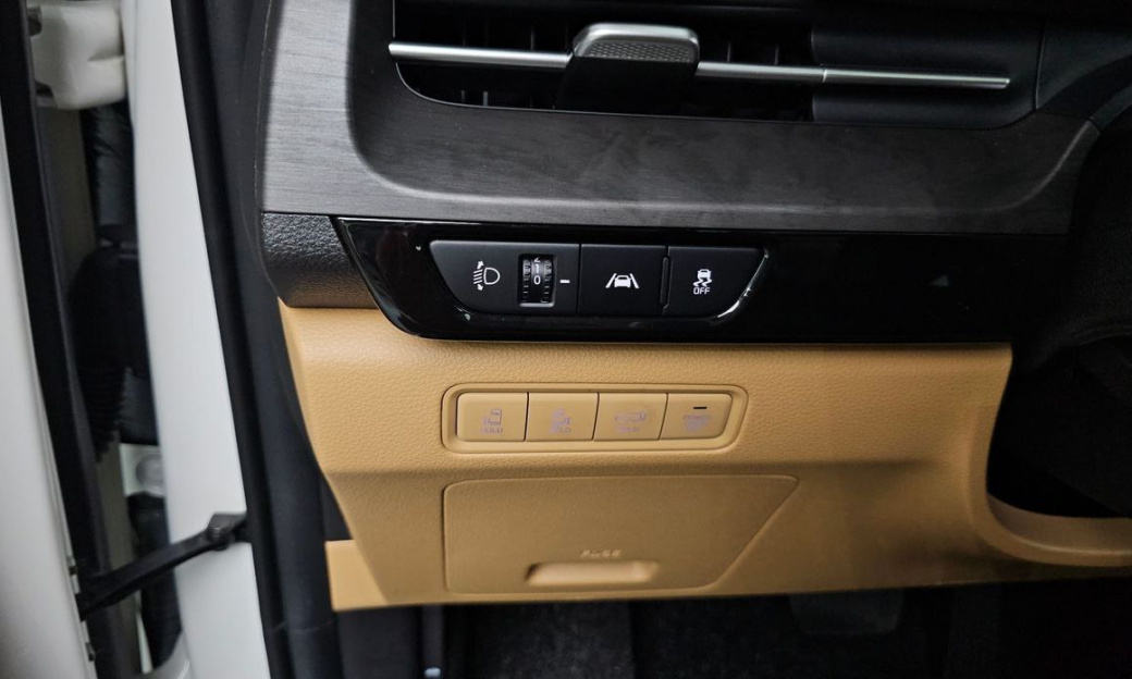 Kia Carnival 9-Seater Signature, 2023