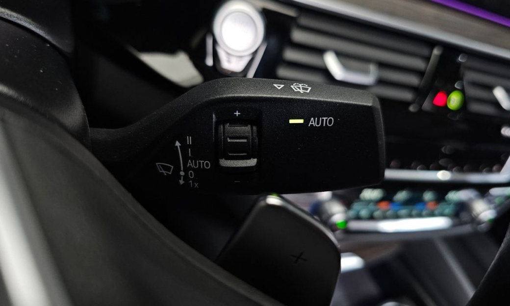 BMW 5-Series 530i Luxury, 2023