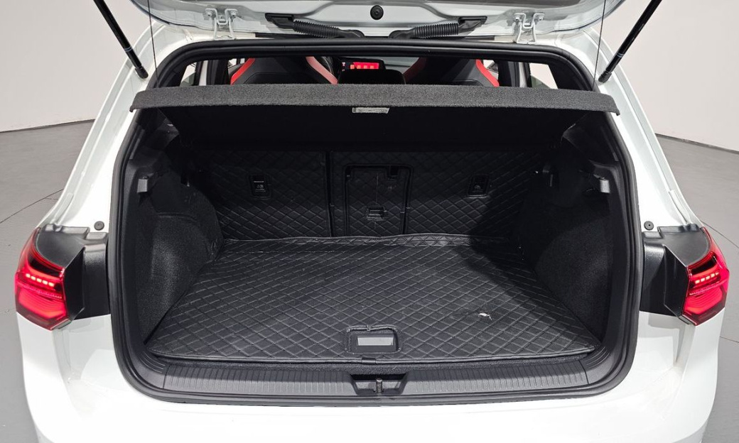 Volkswagen Golf 2.0 GTI, 2024