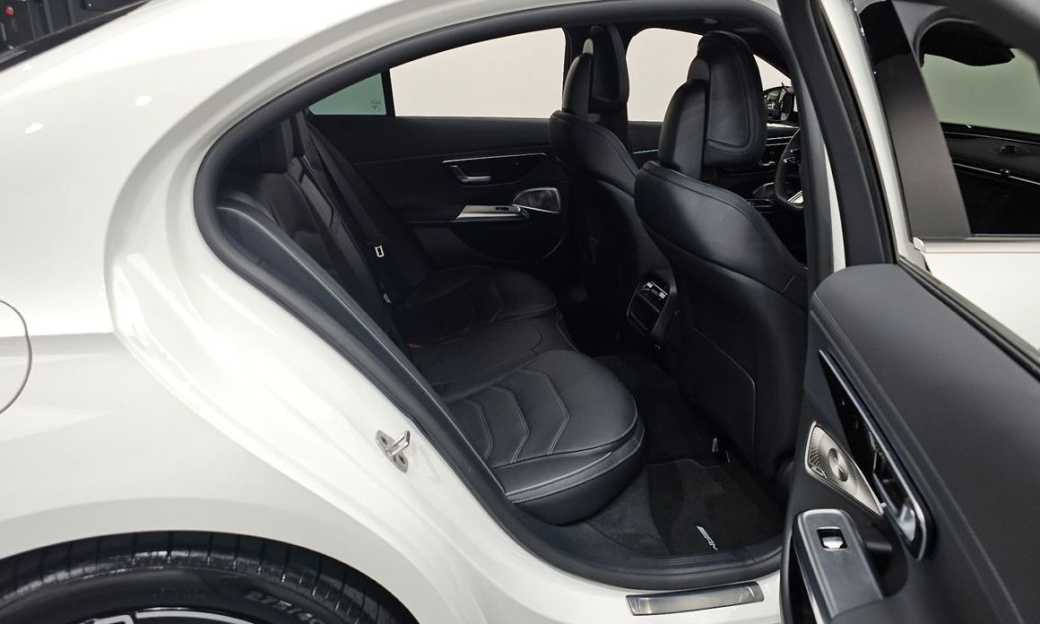 Mercedes-Benz E-Class E300 4MATIC AMG Line, 2025