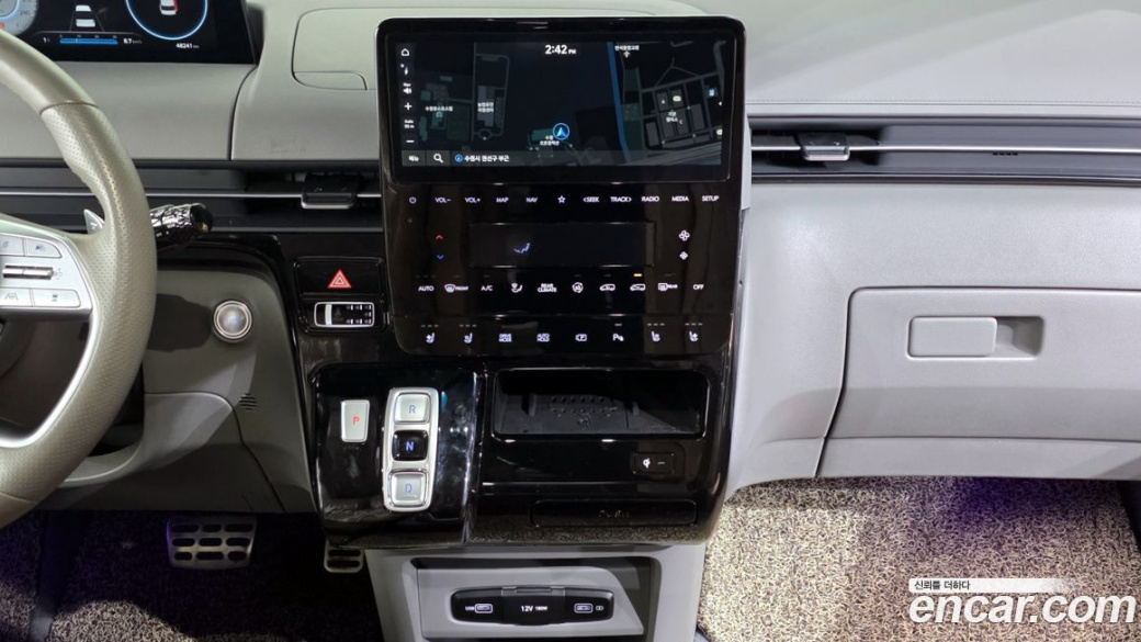 Hyundai Staria 4WD Lounge 9-Seater, 2024