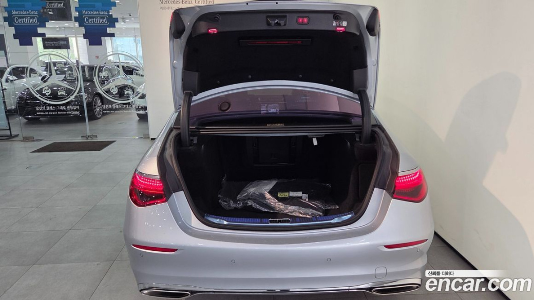 Mercedes-Benz S-Class S580L 4MATIC, 2025