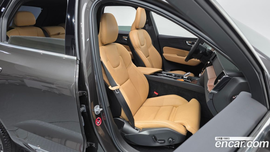 Volvo XC60 B6 Ultimate Bright, 2024