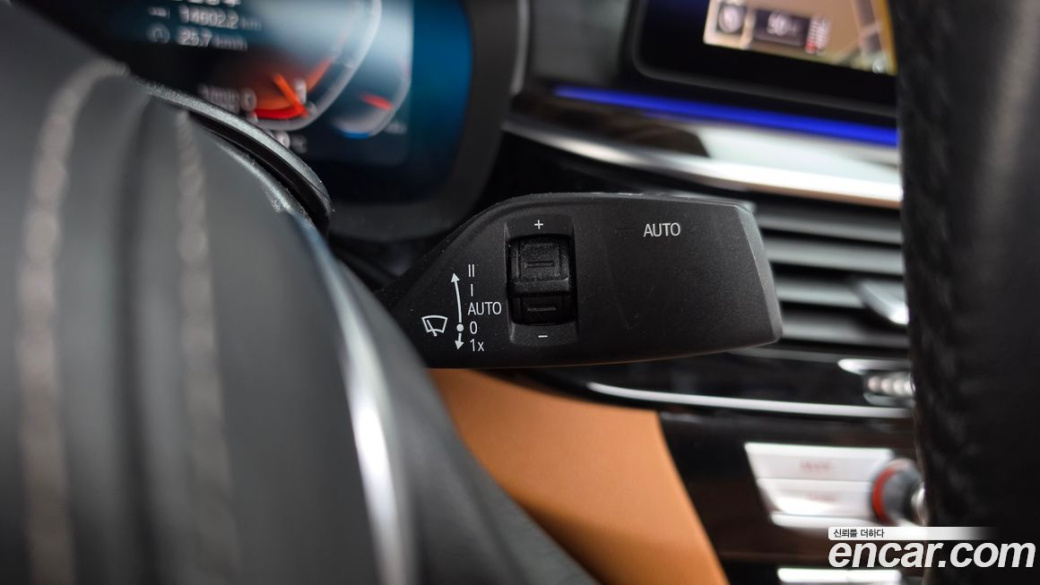 BMW 5-Series 520i Luxury, 2023