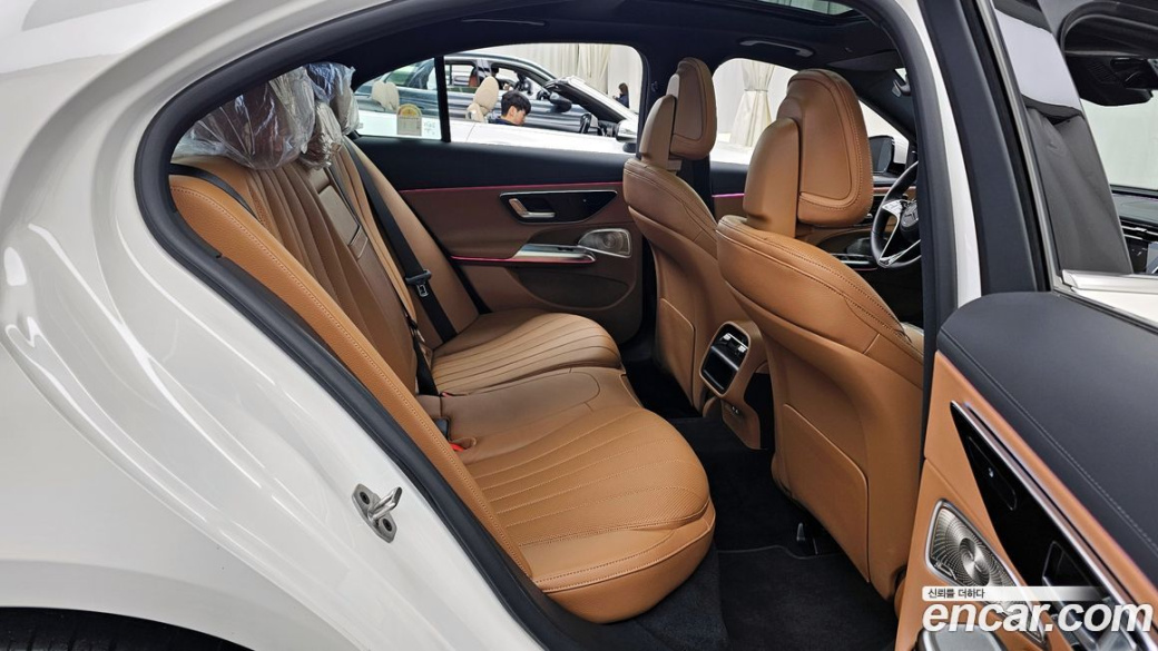 Mercedes-Benz E-Class E300 4MATIC Exclusive, 2026