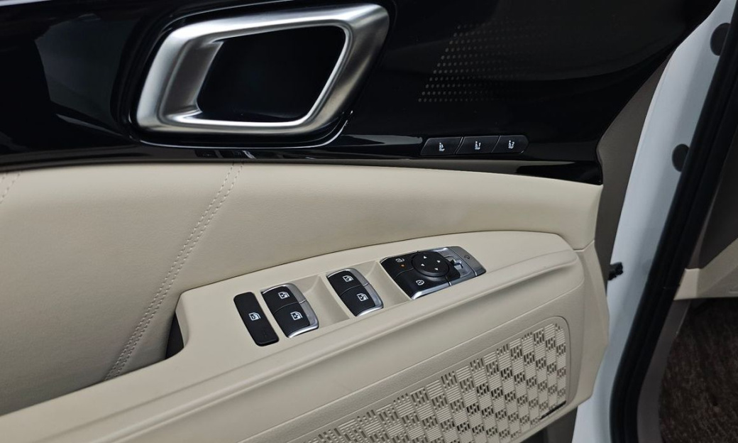 Kia Carnival 7-Seater Gravity, 2025