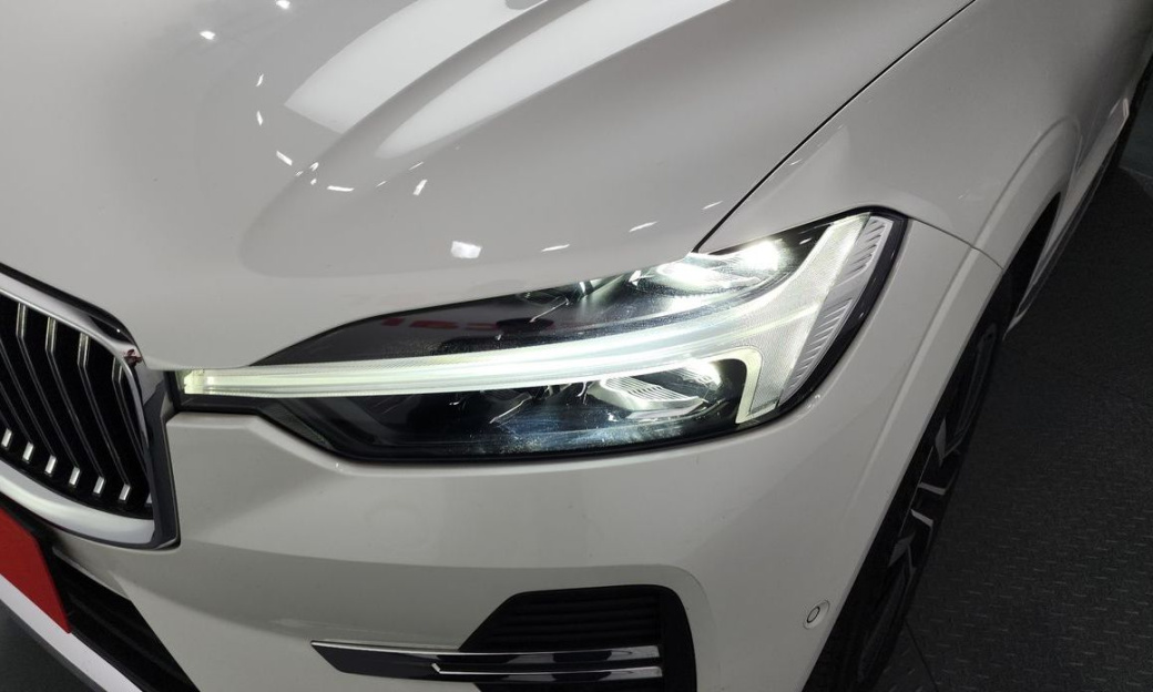 Volvo XC60 B6 Ultra Bright, 2025