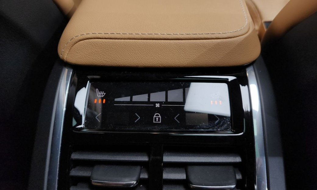Volvo XC60 B5 Ultimate Bright, 2024