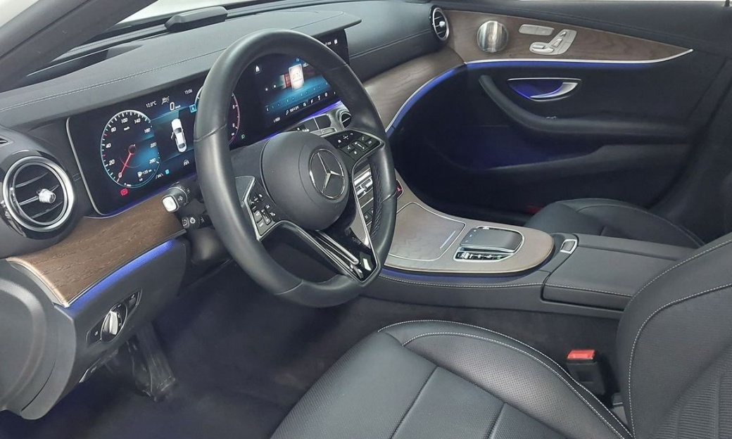 Mercedes-Benz E-Class E220d 4MATIC Exclusive, 2022