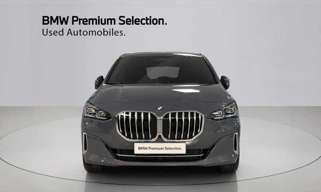BMW 2-Series 220i Luxury, 2023