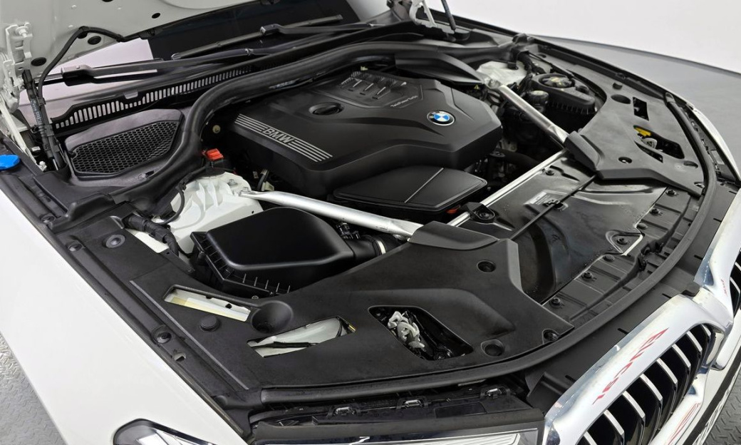 BMW 5-Series 520i Luxury, 2023