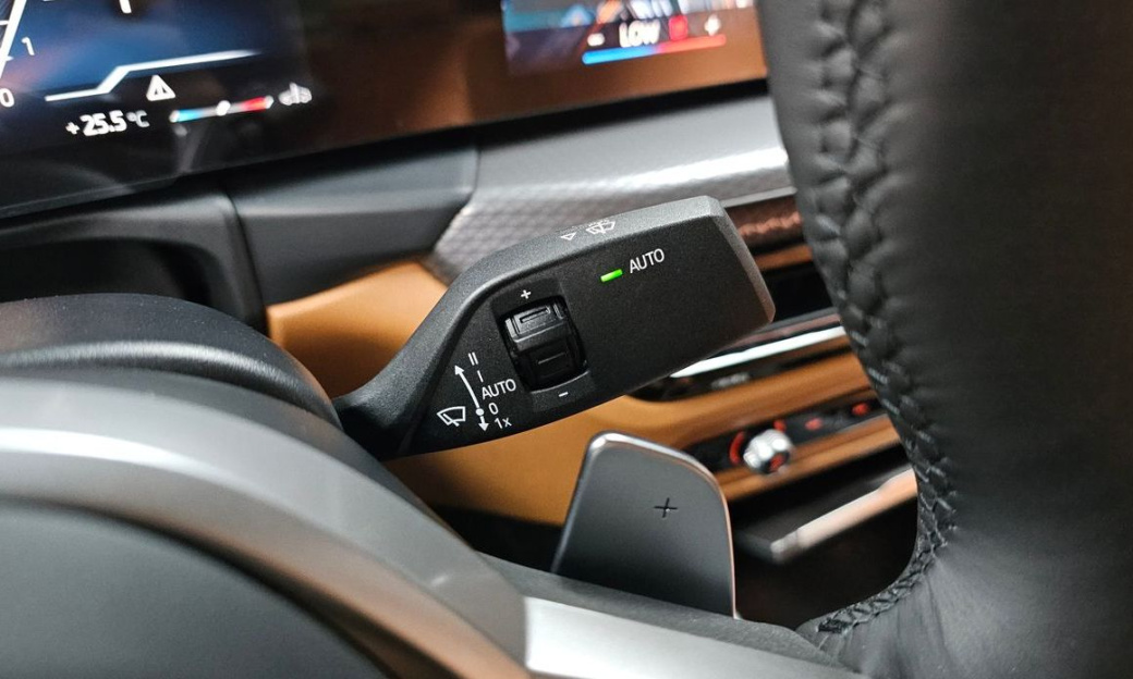 BMW 3-Series 320i M Sport, 2025