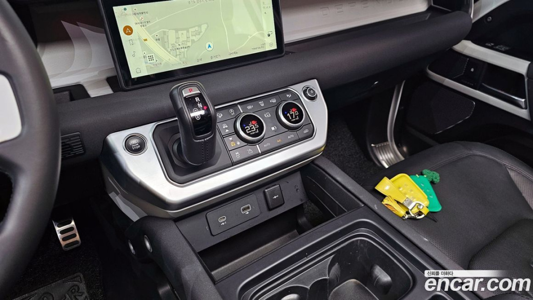 Land Rover Defender 110 D250 SE, 2022