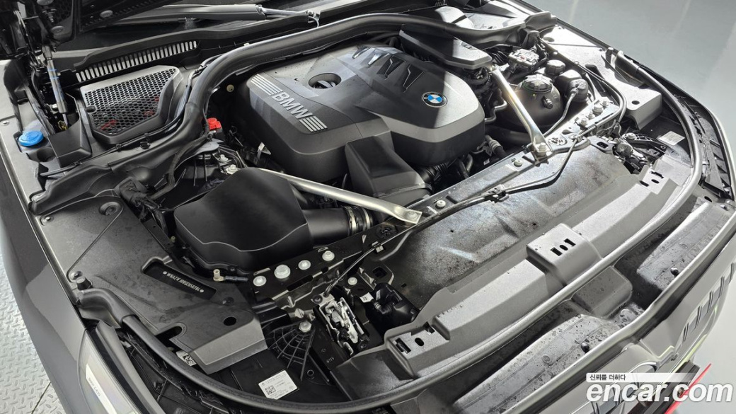BMW 5-Series 520i M Sport, 2025
