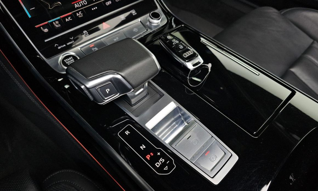 Audi A8 55 TFSI Quattro LWB, 2021
