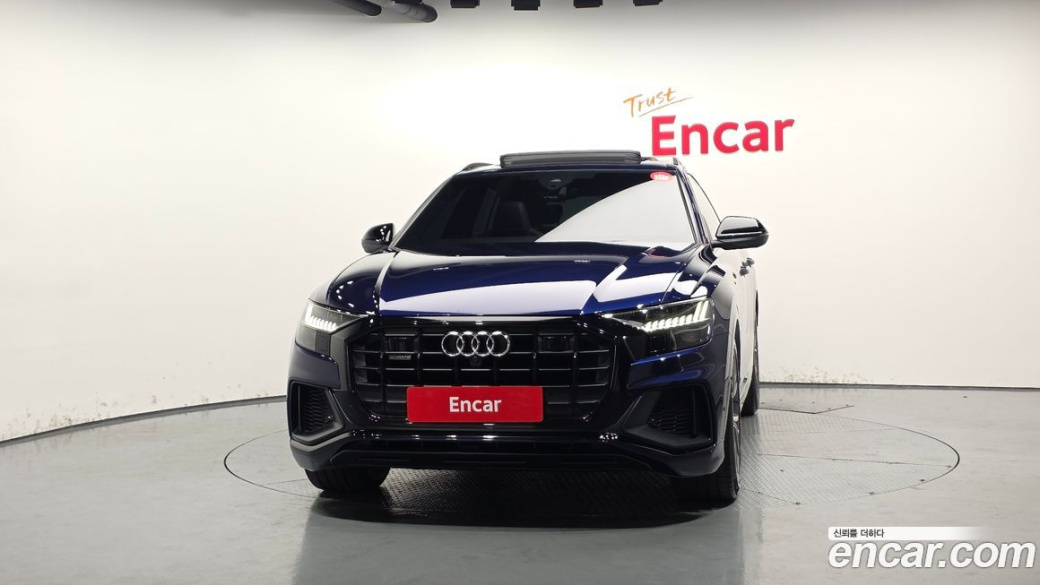 Audi Q8 55 TFSI Quattro Premium, 2022