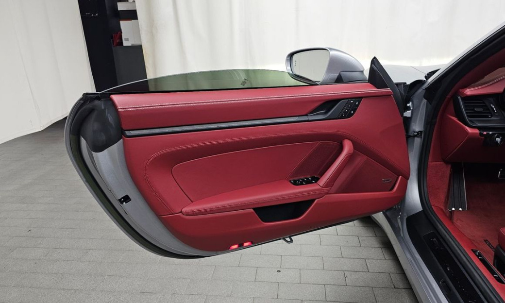 Porsche 911 Carrera 4 GTS Cabriolet, 2023