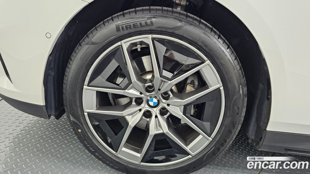 BMW 5-Series 530i xDrive, 2024