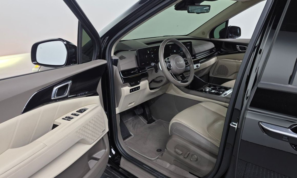 Kia Carnival 9-Seater Hi Limousine, 2025
