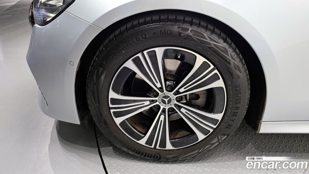 Mercedes-Benz E-Class E200 Avantgarde, 2024