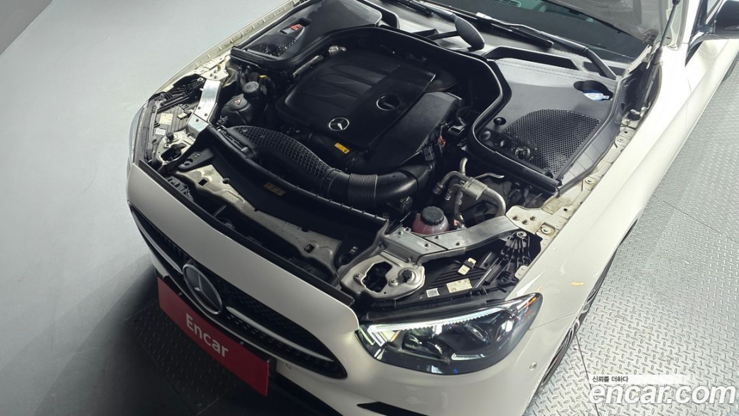 Mercedes-Benz E-Class E350 4MATIC AMG Line, 2023