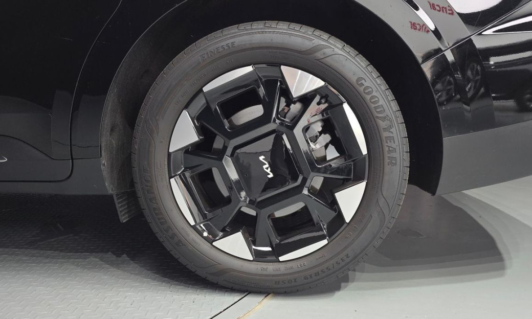 Kia Carnival 7-Seater Outdoor, 2025