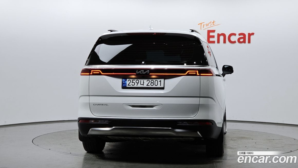 Kia Carnival 7-Seater Outdoor, 2023