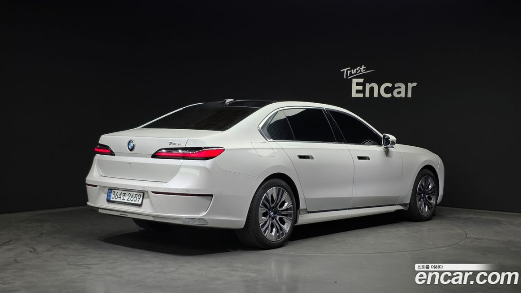 BMW 7-Series 740i sDrive Design Pure Excellence, 2023