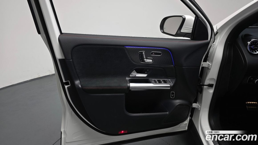 Mercedes-Benz GLA-Class GLA250 4MATIC, 2025