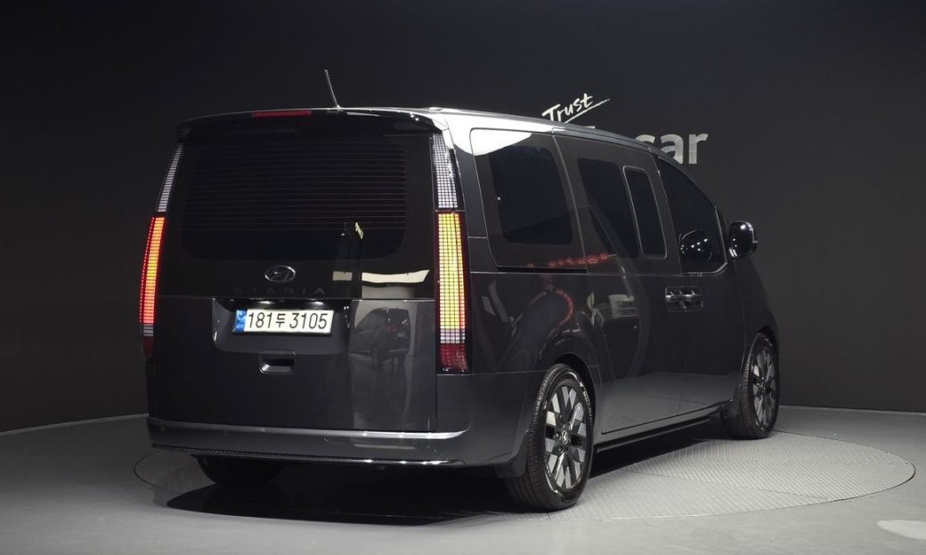 Hyundai Staria Lounge 9-Seater, 2022