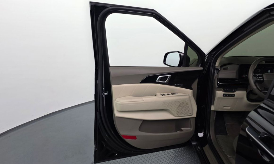 Kia Carnival 7-Seater Gravity, 2025
