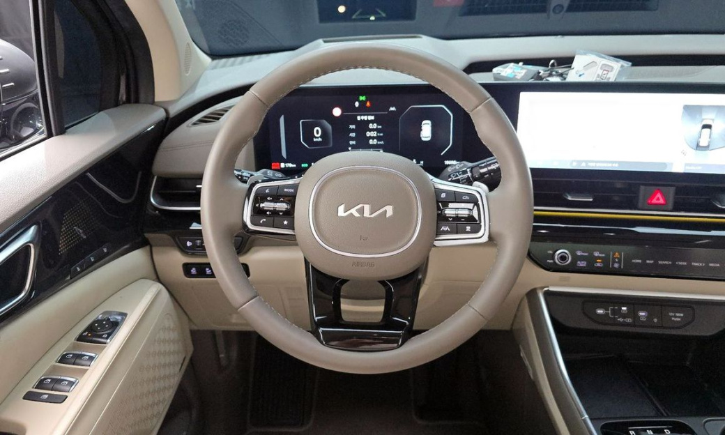 Kia Carnival 9-Seater Gravity, 2025