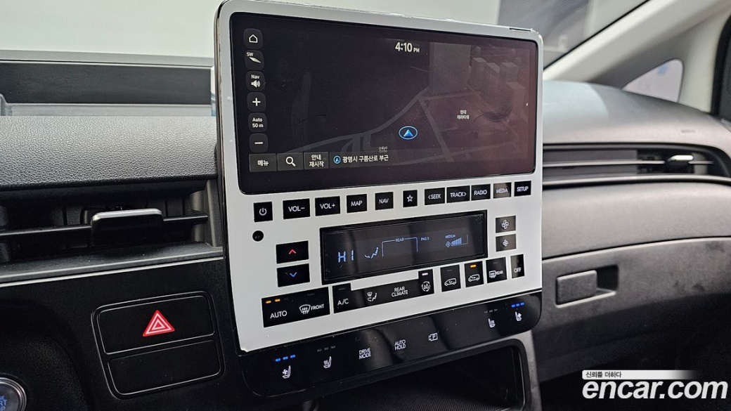 Hyundai Staria 4WD Tourer 11-Seater, 2023