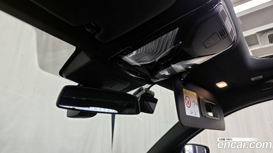 BMW 3-Series 320i M Sport, 2025