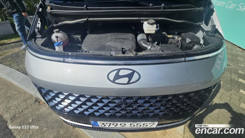 Hyundai Staria 4WD Lounge 9-Seater, 2025