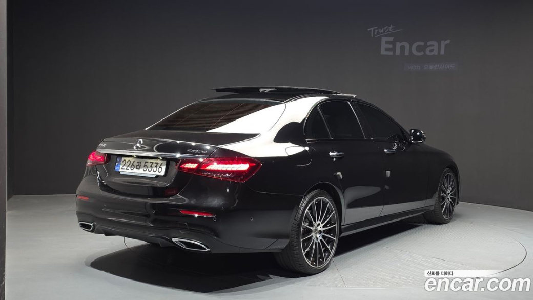 Mercedes-Benz E-Class E350 4MATIC AMG Line, 2023