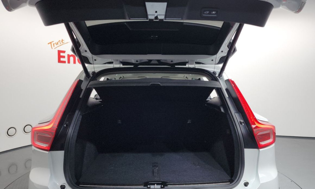 Volvo XC40 B4 Ultimate Bright, 2024