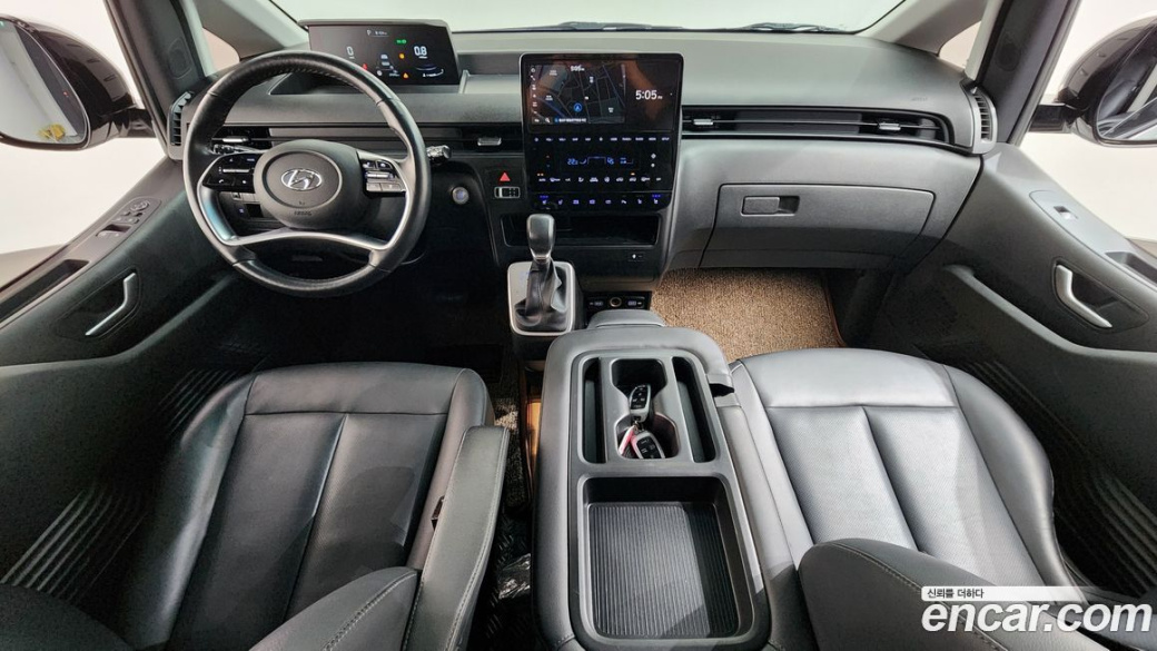 Hyundai Staria 4WD Tourer 9-Seater, 2024