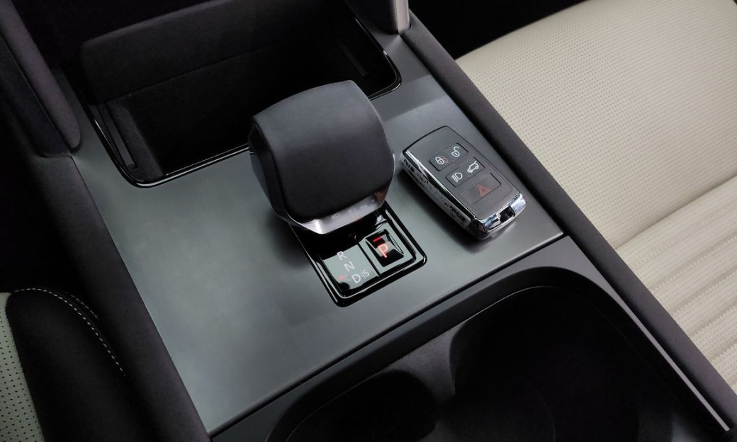 Land Rover Discovery Sport P250 Dynamic SE, 2025