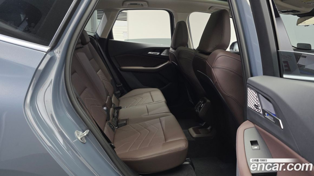 BMW 2-Series 220i Luxury, 2025