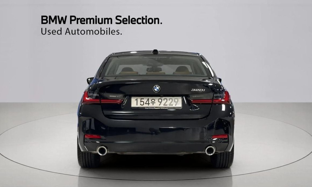 BMW 3-Series 320i, 2025