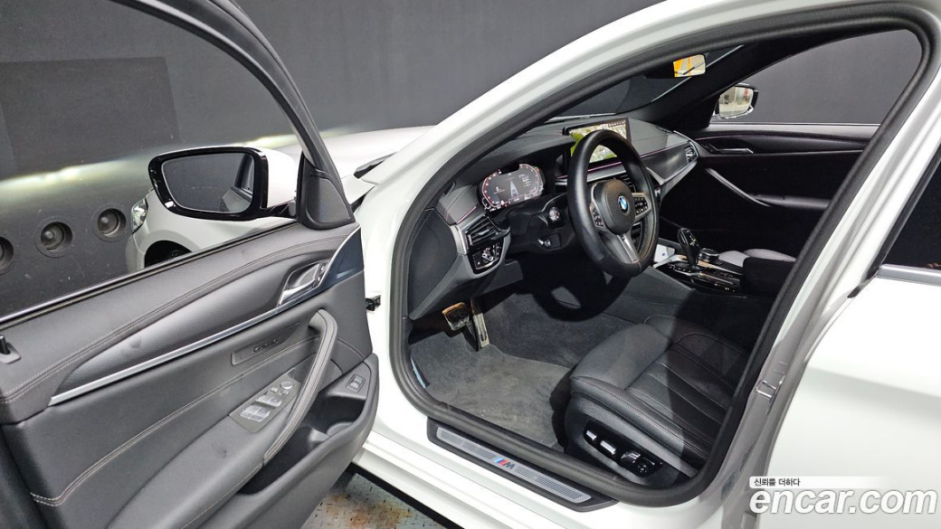 BMW 5-Series 520i M Sport, 2023
