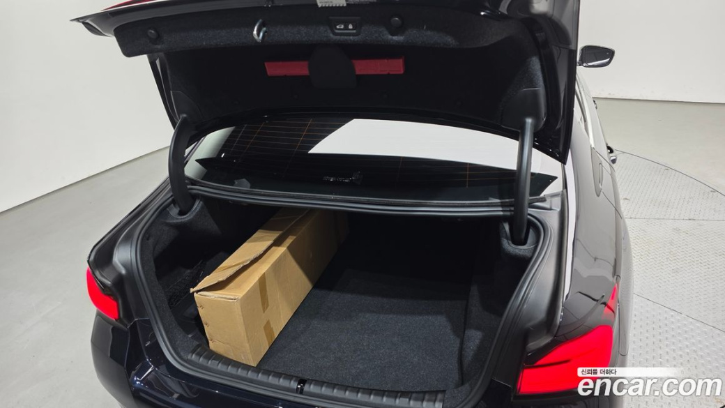 BMW 5-Series 520i M Sport, 2022