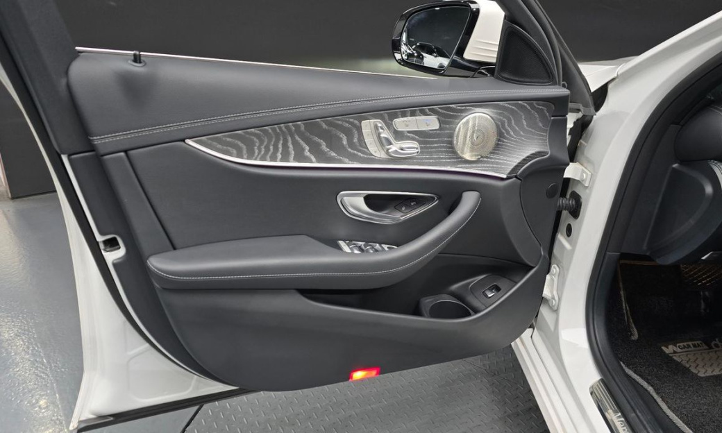 Mercedes-Benz E-Class E350 4MATIC Avantgarde, 2022
