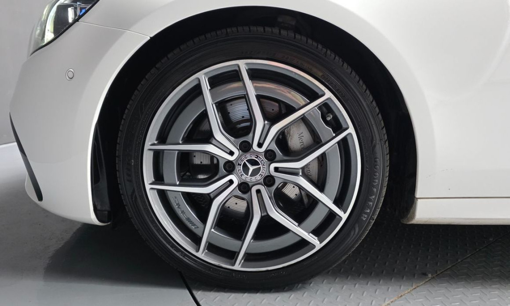 Mercedes-Benz E-Class E220d 4MATIC AMG Line, 2023