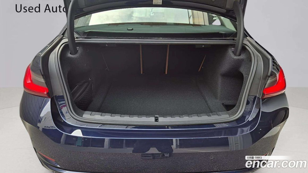 BMW 3-Series 320i, 2025