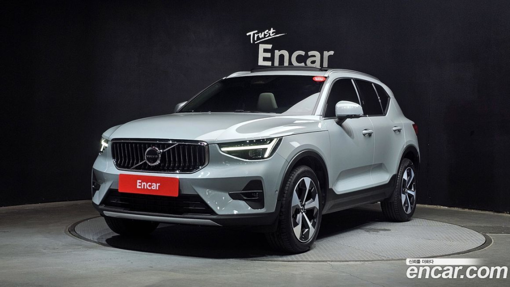 Volvo XC40 B4 Ultimate Bright, 2024