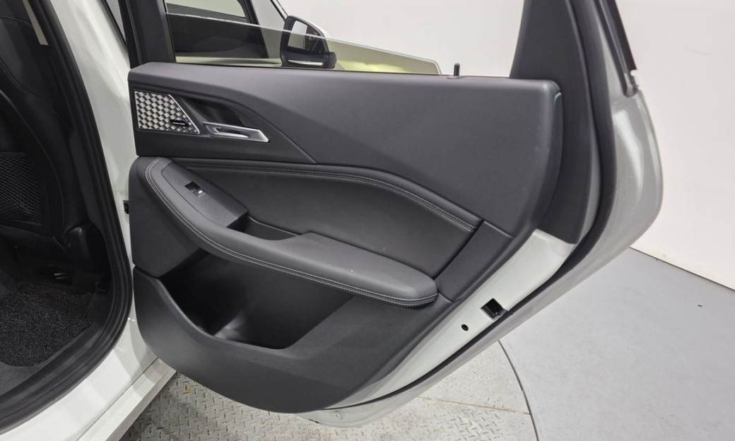 BMW 2-Series 220i Luxury, 2023